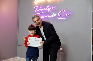 Gemlik Belediyesi Teknoloji ve Tasarım Evi Mezunlarını Verdi